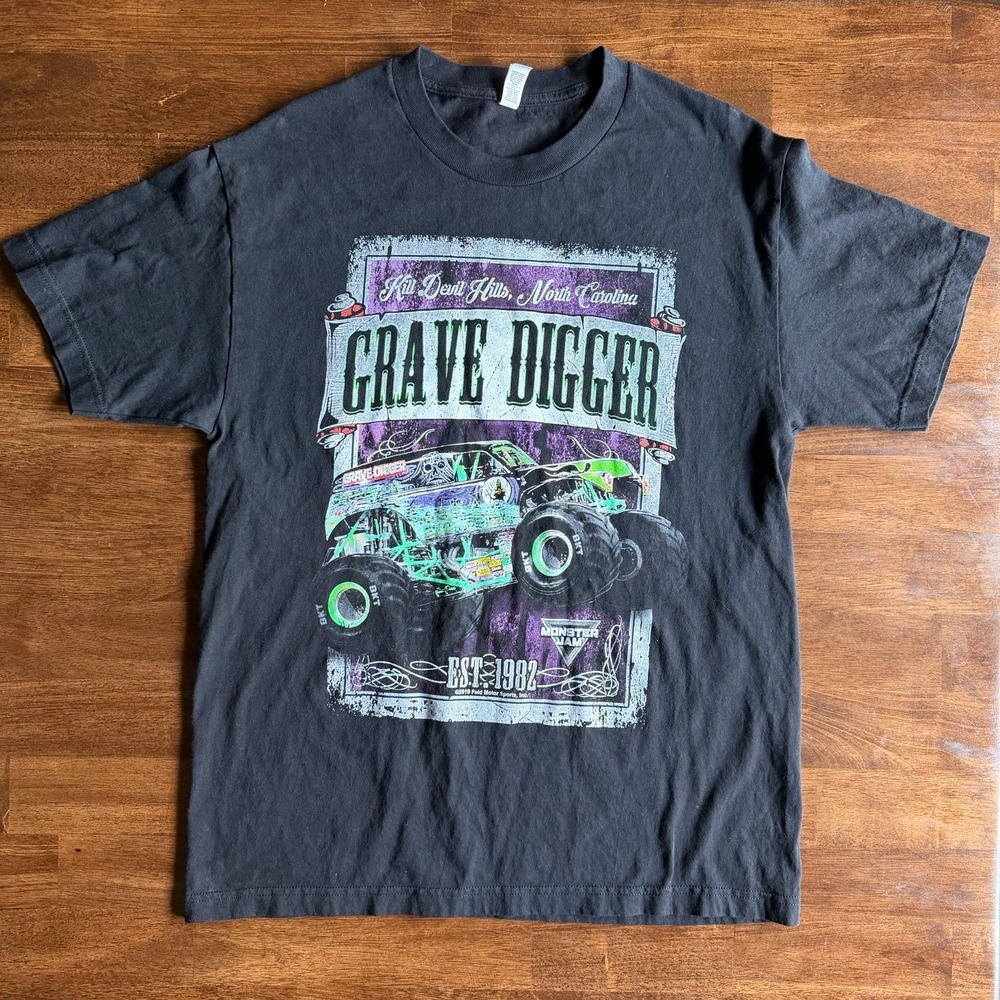 Monster Jam Monster Trucks Grave Digger T-Shirt Size Large Kill Devil Hills, NC